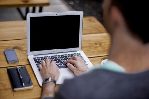 Ergonomiczne meble biurowe – stoły konferencyjne do firm. Meble na wymiar w Warszawie – tanio!